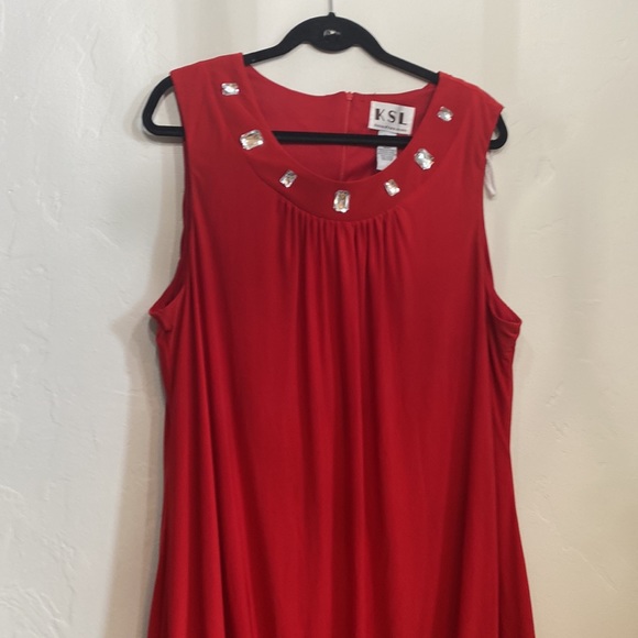 Dress - Picture 10 of 12